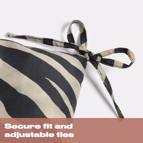 OHS 2 Pack Zebra Print Outdoor Chair Seat Pads in Black and White, W/D/H: 40 x 40 x 40 cm – 6