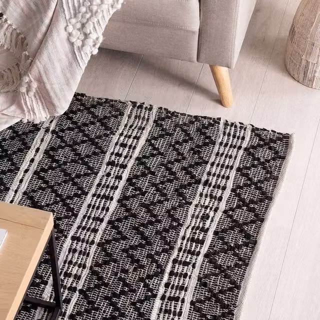 Wyld and Coco Hand-Loomed Leather and Cotton Chevron Rug in Black and Beige, W: 140 cm, D: 200 cm – 1