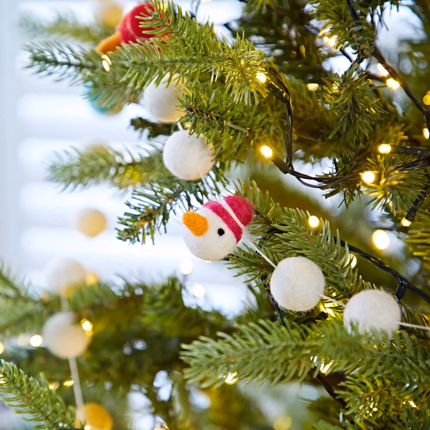 Paper High Handmade Felt Snowman Pom Pom Christmas Garland in White and Multicolour – 4