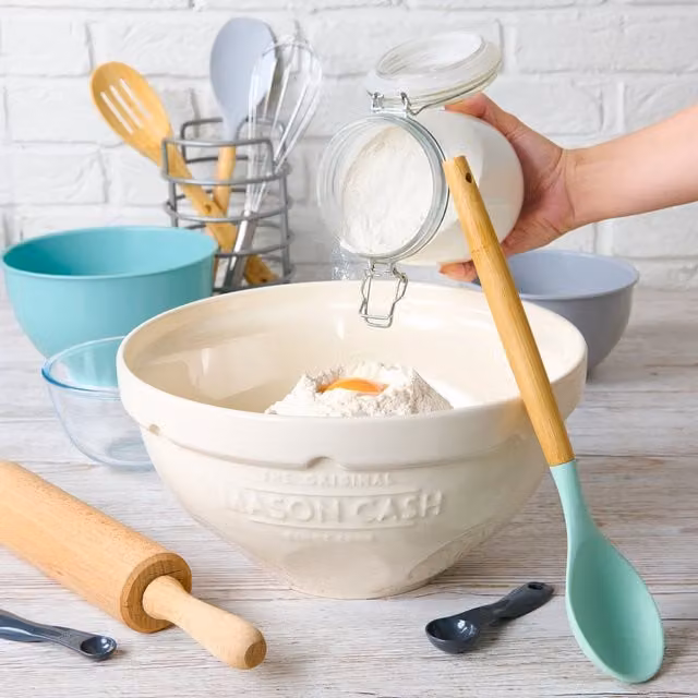 Mason Cash Round Ceramic Mixing Bowl in Beige