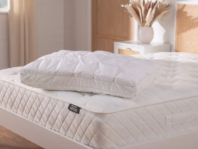 Arthur Hotel Collection Cotton Cloud Medium Microfibre Pillow in White
