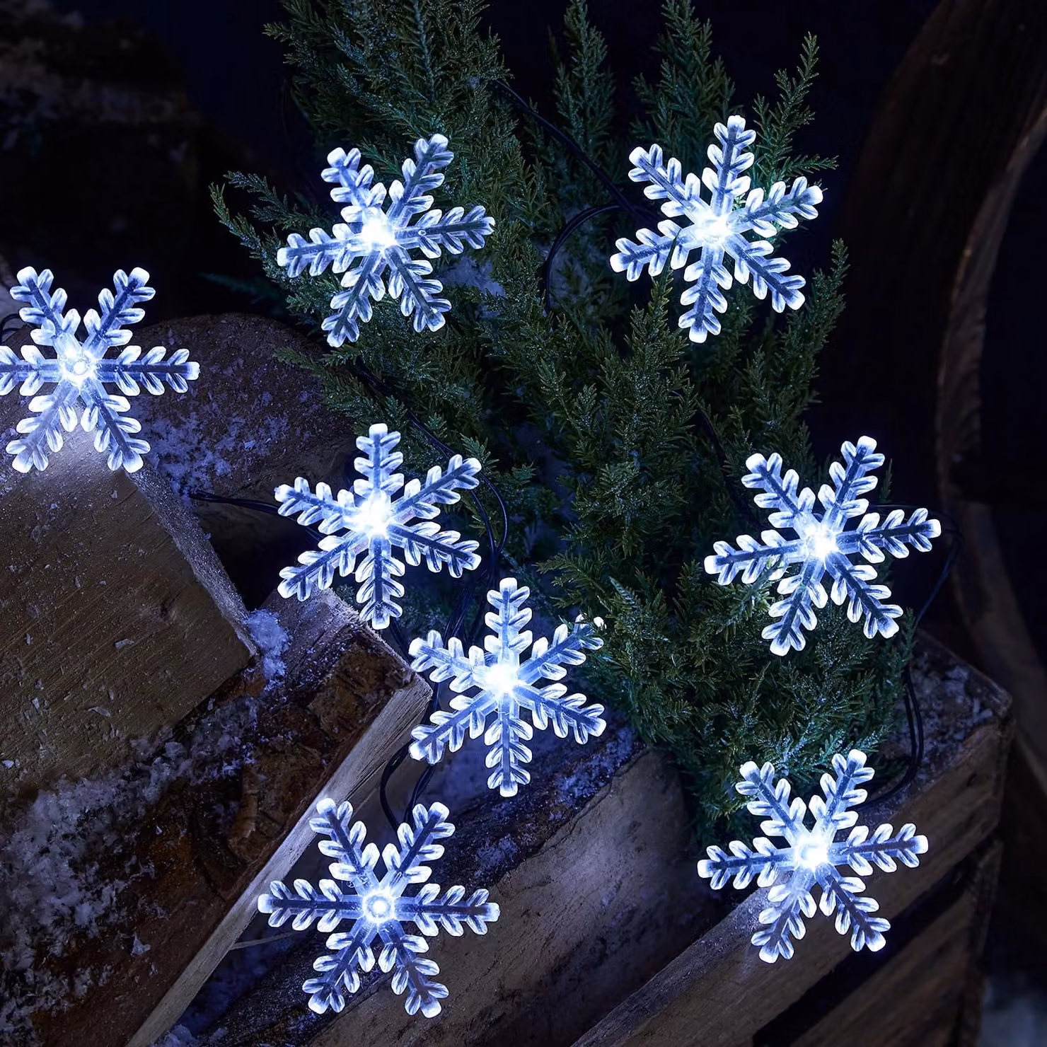 Lights4fun White Snowflake Battery Operated Outdoor Fairy Lights with 20 Lights