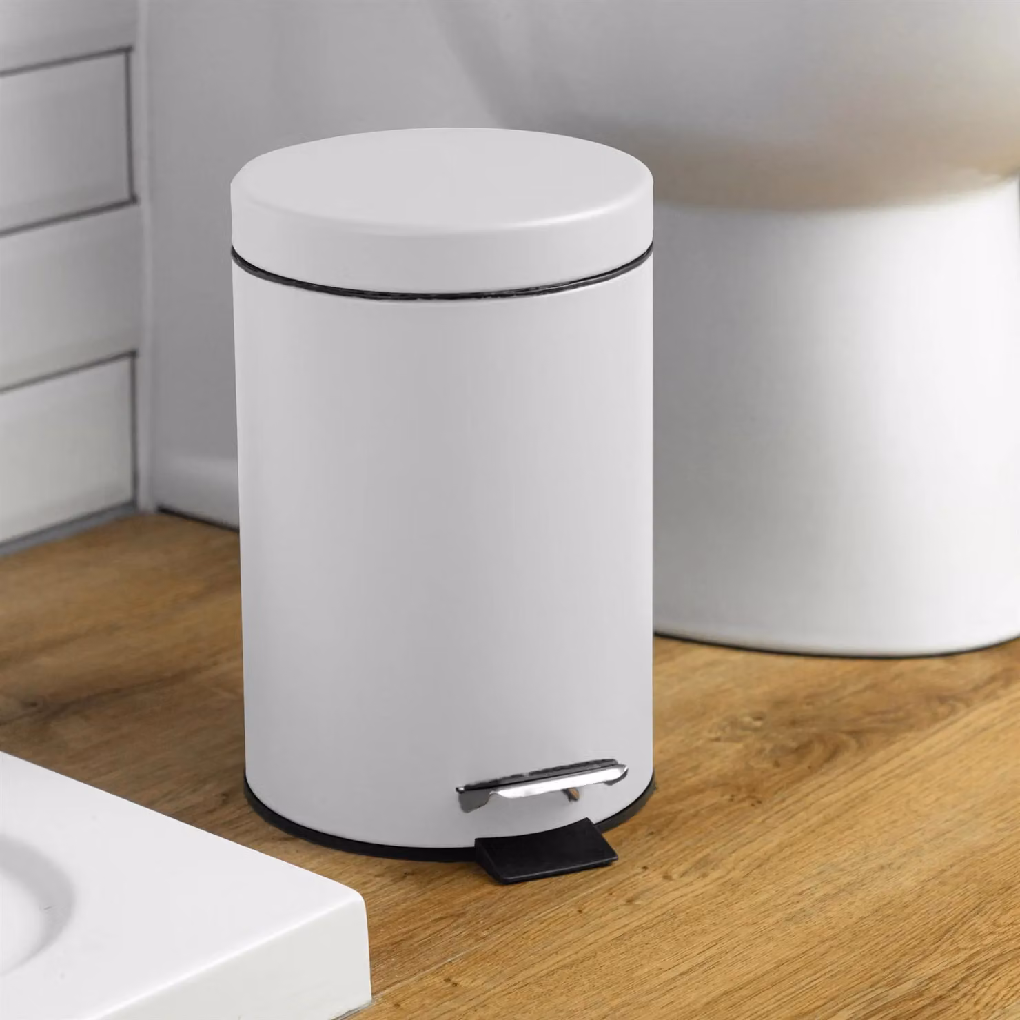Harbour Housewares Set of 2 Round Stainless Steel Bathroom Pedal Bins, 3L, White – 2