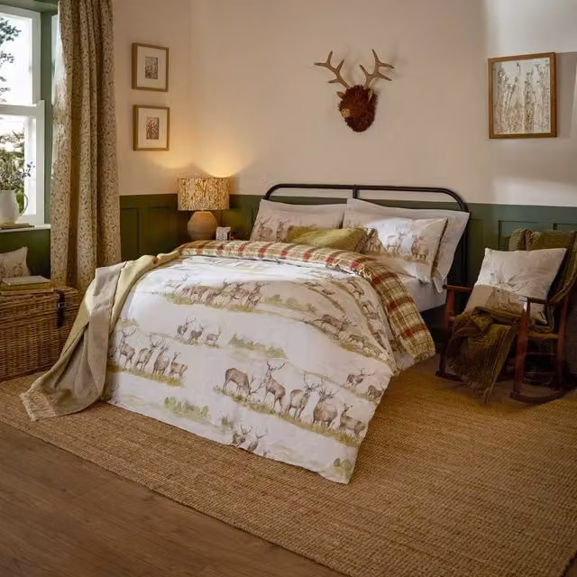 Voyage Maison Moorland Stags Reversible 100% Cotton Duvet Cover Set, Multicolour, W: 140 cm, H: 200 cm