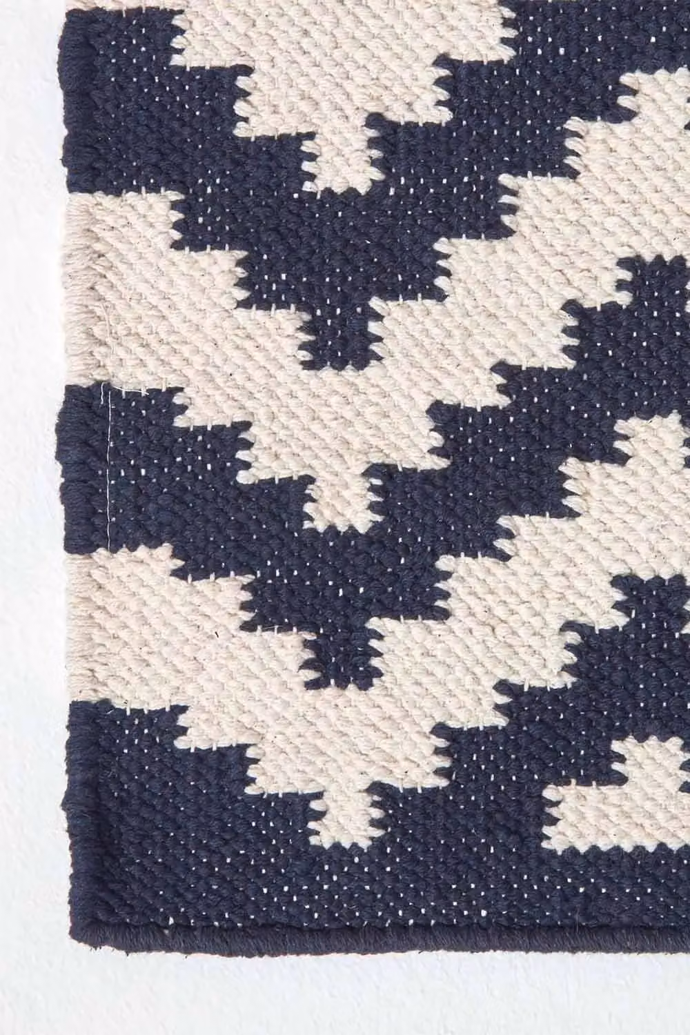 Homescapes Casablanca Handwoven Cotton Kilim Rug in Blue, White and Black, W/D/H: 90 x 150 cm – 3