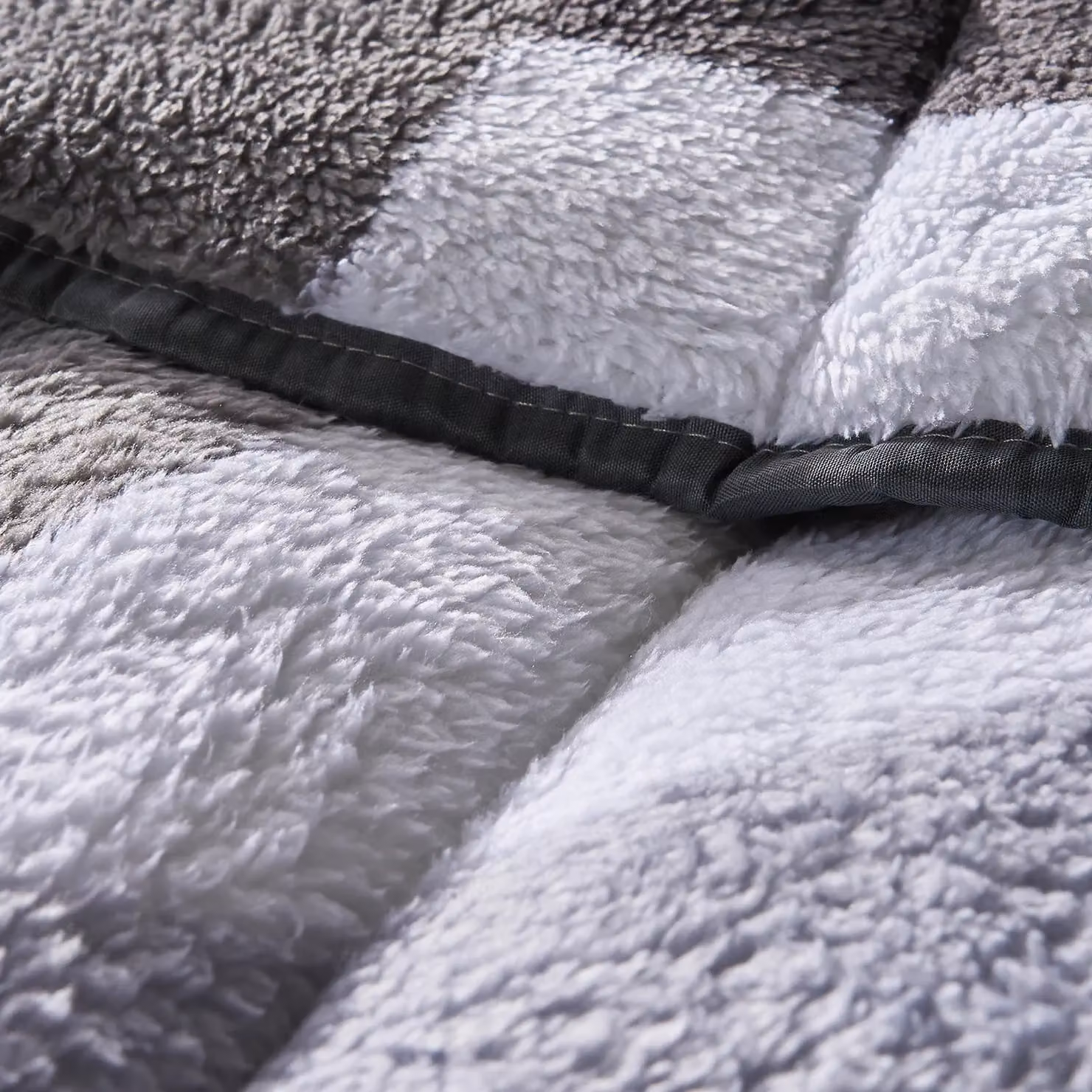 OHS Geometric Teddy Fleece Coverless Duvet and Pillowcase Set in Light Grey, King Size, 10.5 TOG – 4