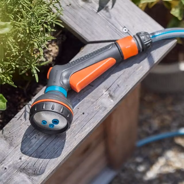 Gardena Classic Multi Sprayer Set with Multi Pattern Nozzle in Orange