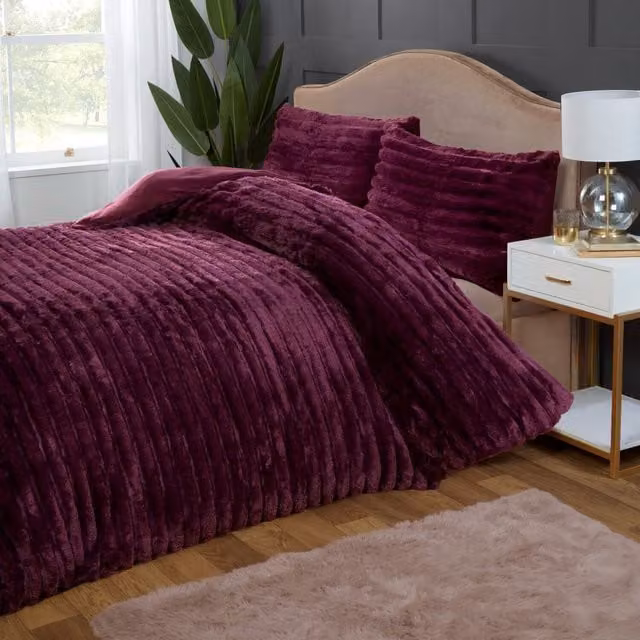 Rapport Home Chunky Ribbed Plush Duvet Cover and Pillowcase Set in Burgundy, W: 140 cm, L: 200 cm