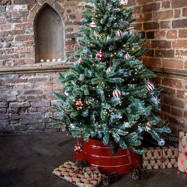 Ivyline Metal Christmas Tree Skirt in Red, H26cm x W67cm