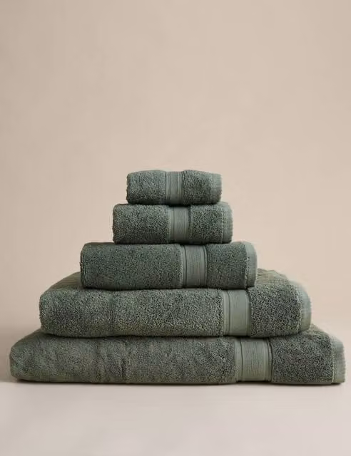 M&S Fluffy Pure Cotton Terry Towel in Green