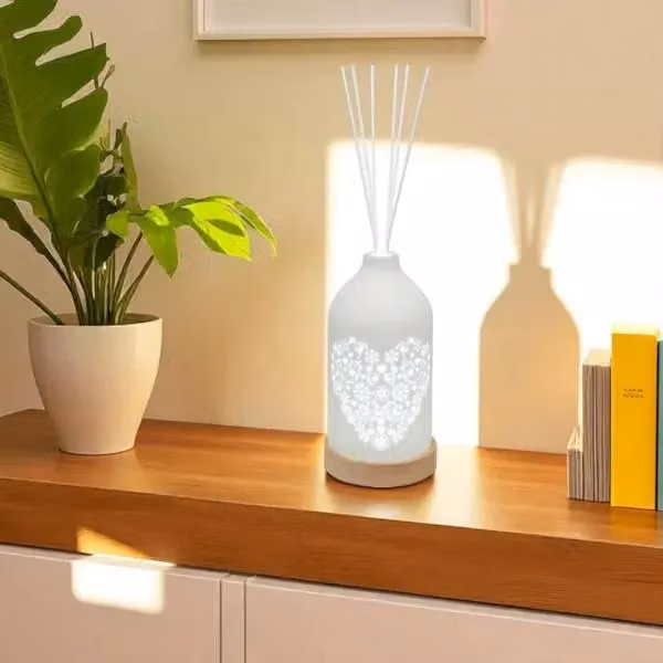 Aromatize Woodbridge Clean Linen Scented Reed Diffuser with 8 Reeds, White Ceramic Heart Design – 2