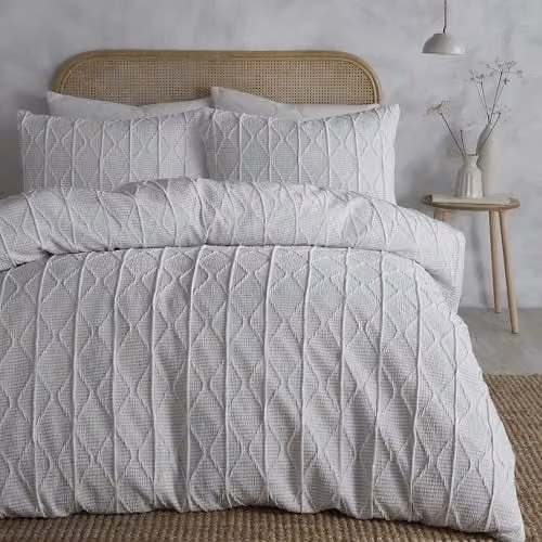 Ulster Weavers Serene Crinkle Stripe Seersucker Duvet Cover Set in White, Single W/D/H: 135 x 200 cm with 90 x 200 cm Pillowcase