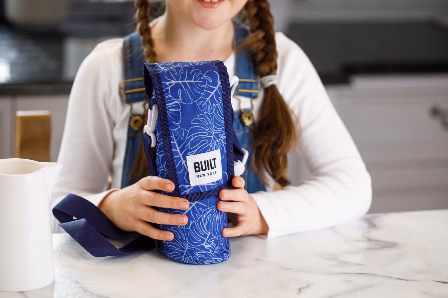 BUILT New York Hands Free Bottle Carrier in Blue and White, W/D/H: 9 x 11 x 25 cm – 6