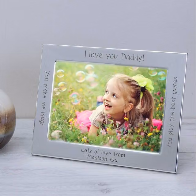 Uniqueful Men's Personalised I Love You Daddy Silver Plated Metal Picture Frame, W/H: 10 x 15 cm