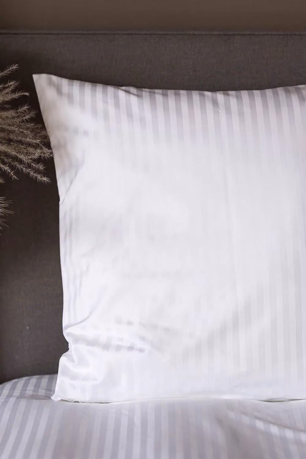 Belledorm Hotel Suite Satin Stripe 540 Thread Count Continental Pillowcase in Light Grey – 2