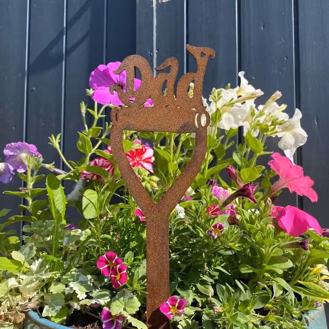 RW Norfolk Rusted Metal Dad on a Spade Garden Ornament, Brown