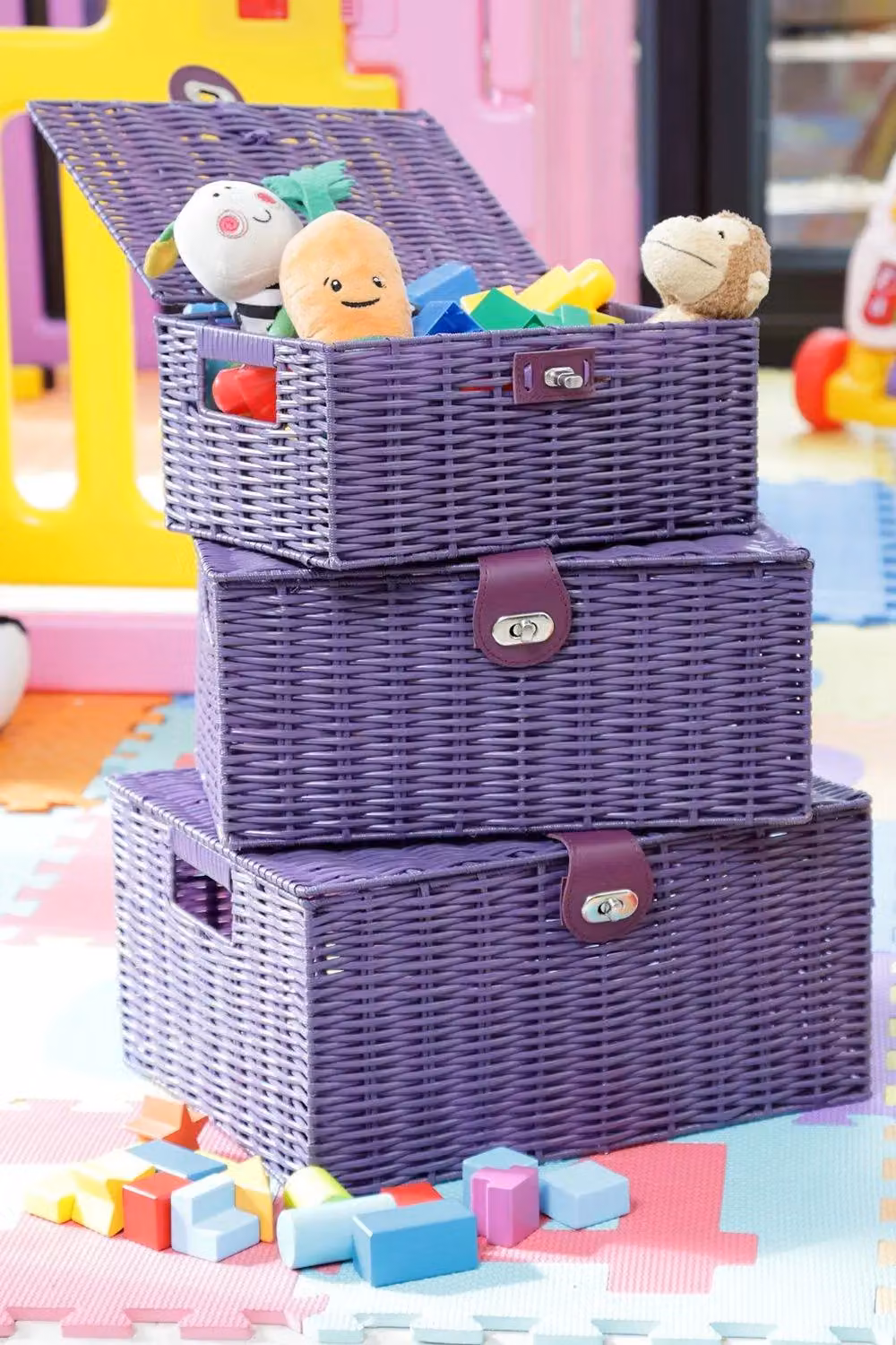 Arpan Set of 3 Resin Woven Storage Basket Boxes with Lid and Lock in Purple and White – 8