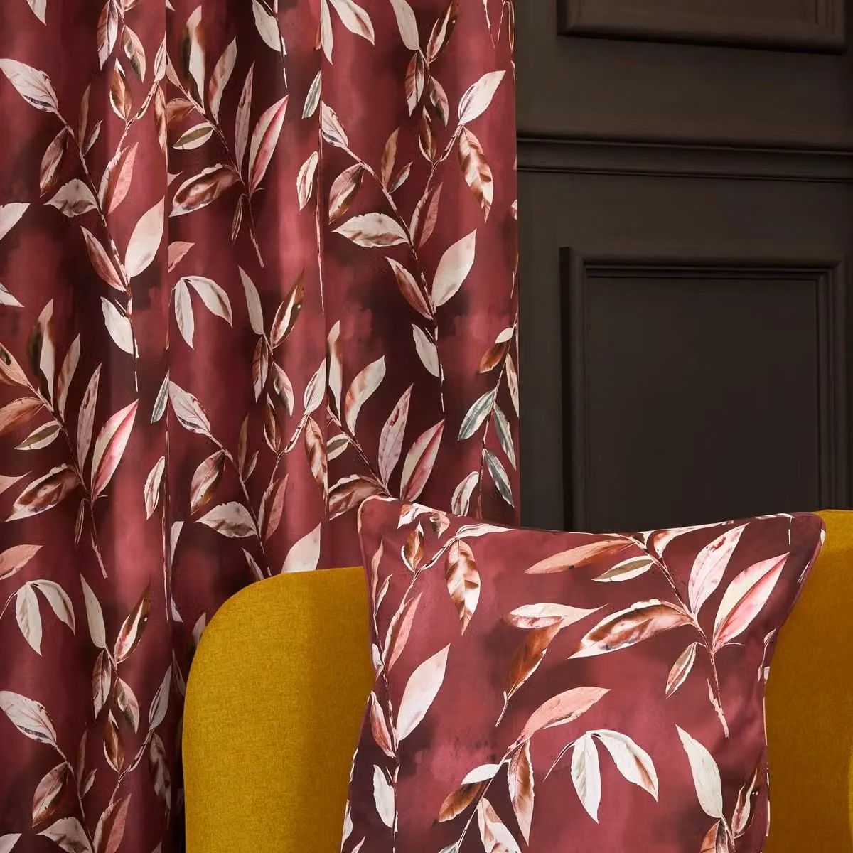 Sundour Madrid Floral Eyelet Blackout Curtains in Red, Width: 168 cm, Drop: 229 cm – 3