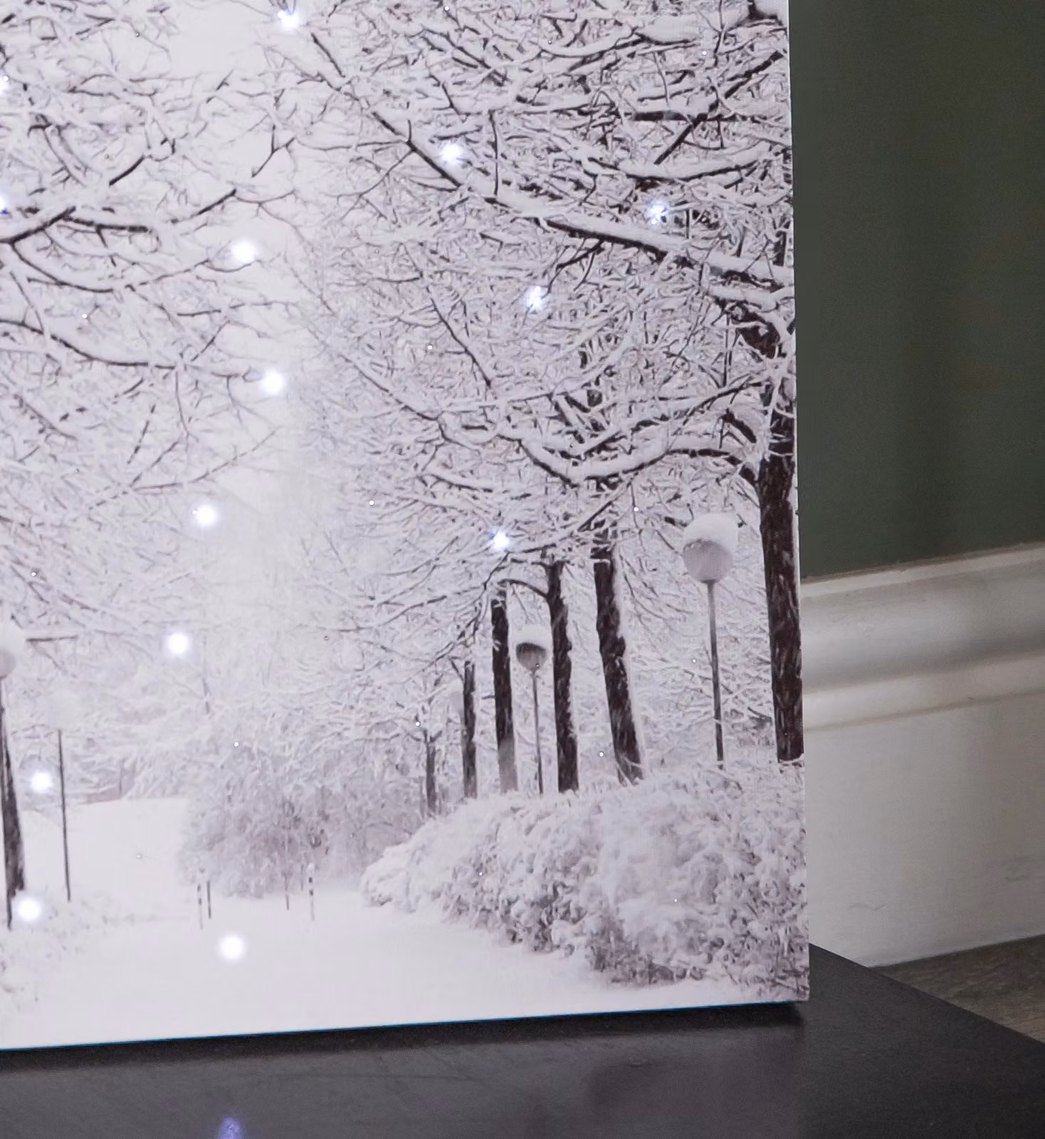 Samuel Alexander Winter Avenue Battery Operated Light Up Fibre Optic Christmas Wall Canvas in White, W: 40 cm, H: 30 cm – 3