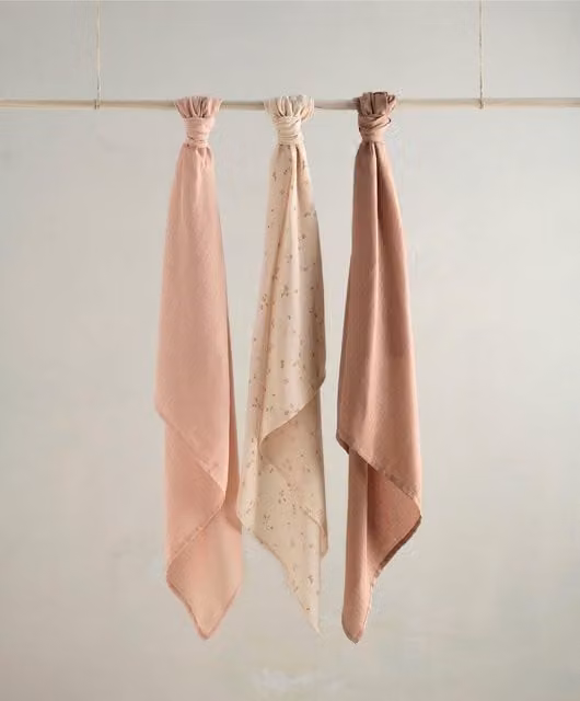 Mamas & Papas 3 Pack Muslin Squares in Pink and Multicolour