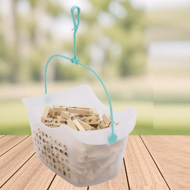 JVL Peg Basket with 102 Wooden Pegs and Clear Plastic Storage Basket, Brown and Transparent