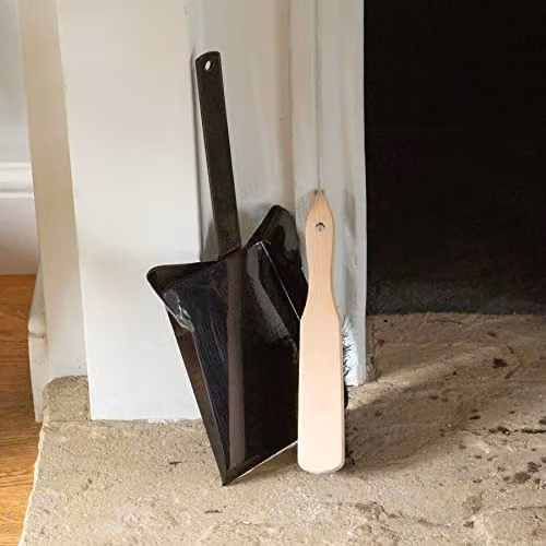 Hammer and Tongs Fireplace Dustpan and Brush Set in Black Gloss Metal and Wood – 4