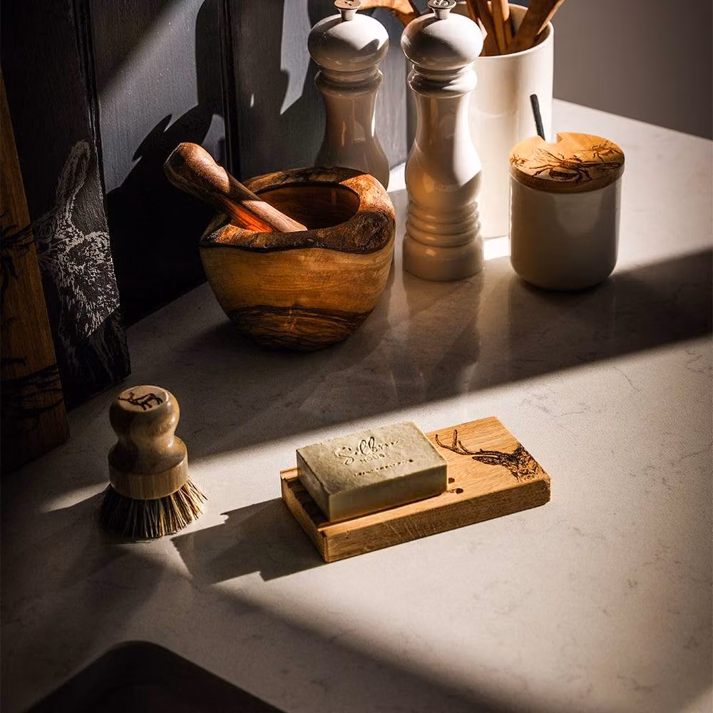 Selbrae House Stag Prince Oak Soap Dish and Soap Dispenser Set in Brown Wood – 2