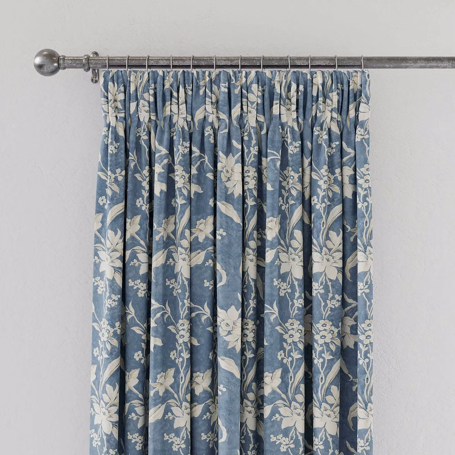 V&A Daffodil Dreams Blue Floral Cotton Lined Curtains, W: 228.6 cm, H: 182.88 cm – 2