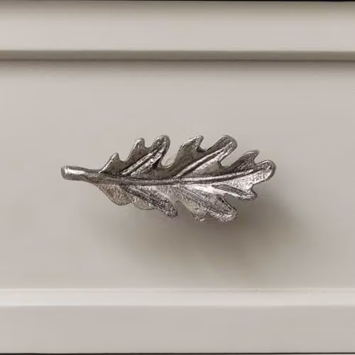 Melody Maison Polished Silver Oak Leaf Drawer Knob – 1
