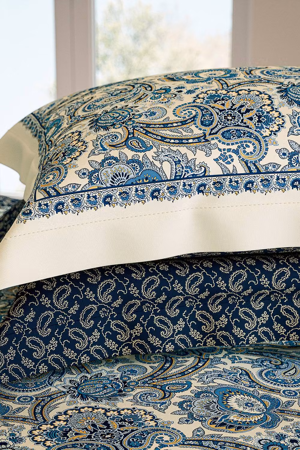 V&A Elysian Blue Floral Cotton Percale Duvet Cover and Pillowcase Set, W: 180 cm, H: 200 cm – 3
