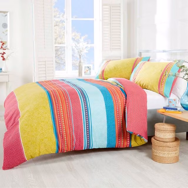 Rapport Home Havana Reversible Geometric Polycotton Duvet Set and Pillowcase in Multicolor and Red