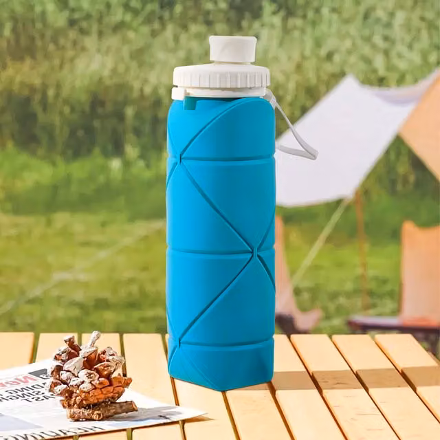 Livingandhome Collapsible Silicone Water Bottle, Blue, 600 ml, BPA-Free and Leakproof