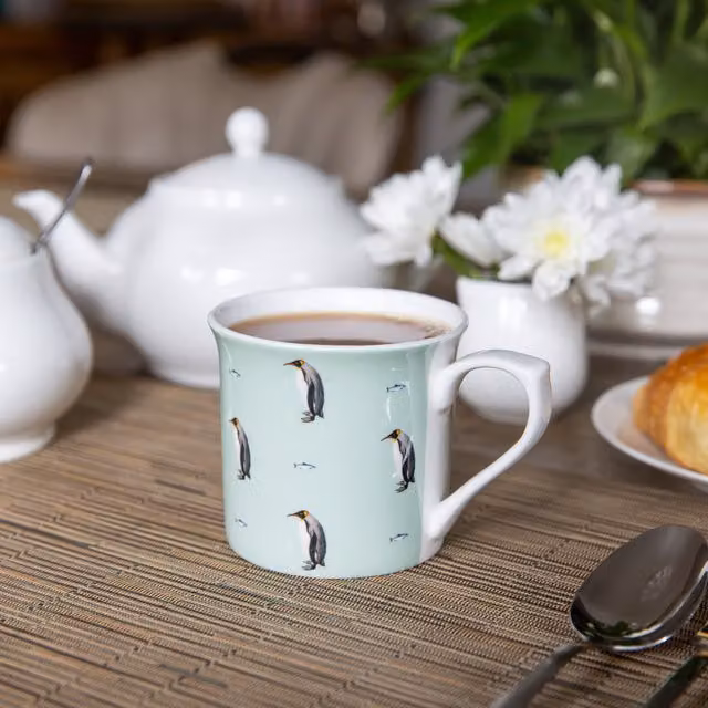 KitchenCraft Set of 4 Fluted China Penguin Ceramic Mugs in Multicolour and Green