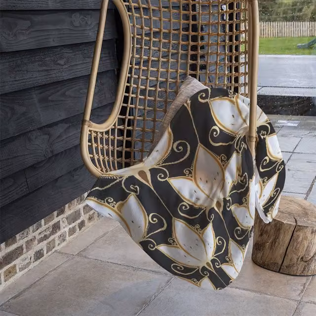 Benjamin Tate Design Black and Gold Floral Pattern Fleece Blanket, W/D/H: 120 x 150 cm – 1