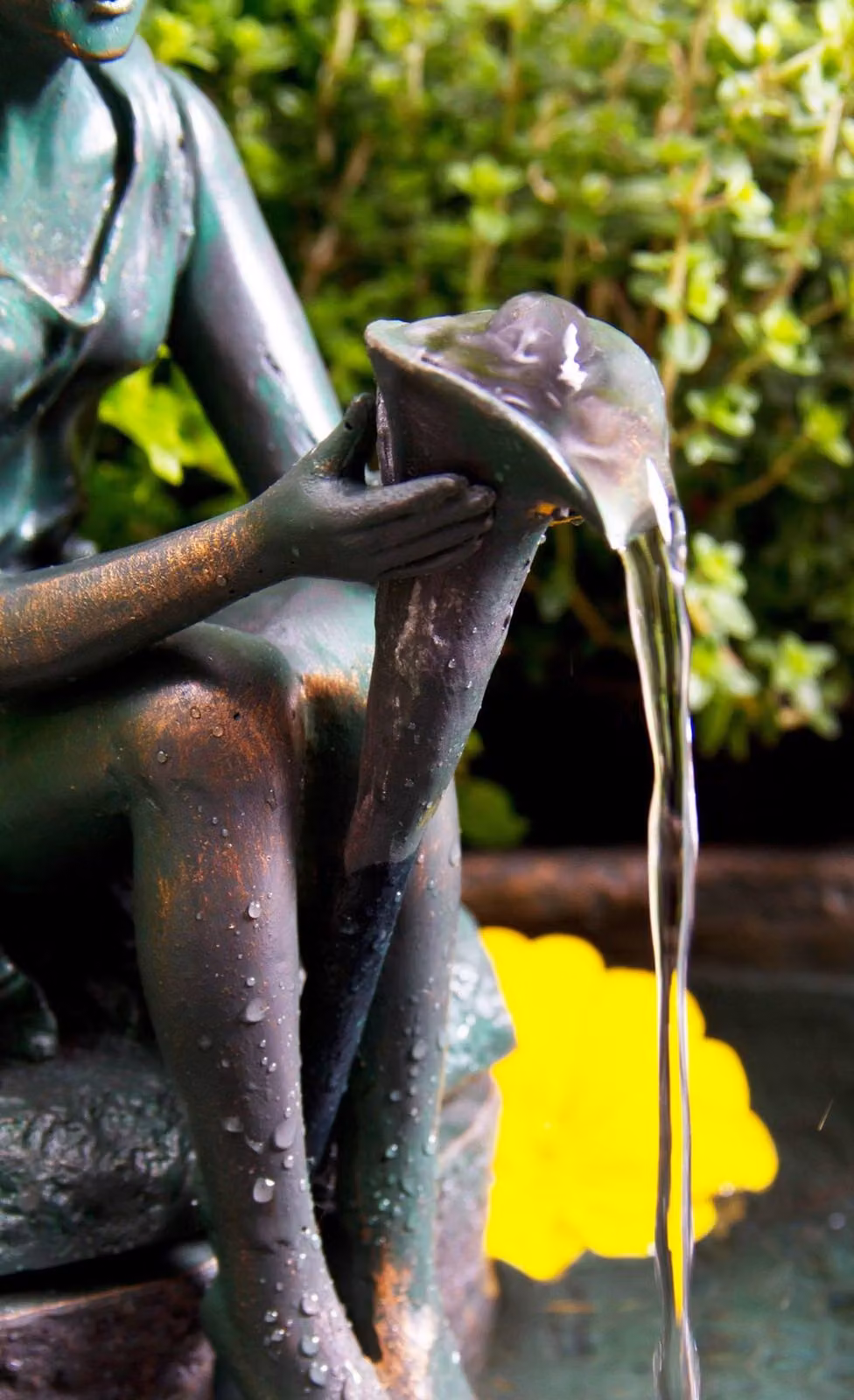 Primrose Solar Powered Fairy Statue Water Feature Fountain with Multicolour LED Lights in Grey, H: 30 cm – 8