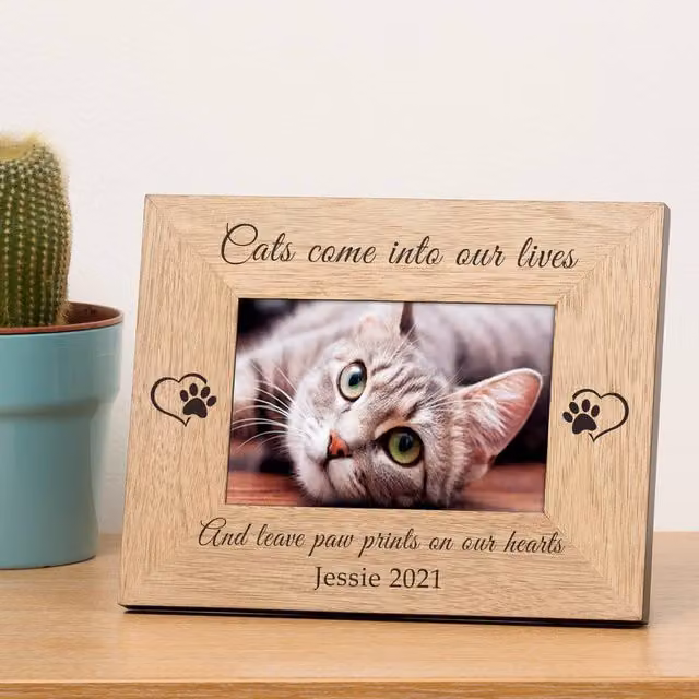 Uniqueful Personalised Paw Prints Cat Memory Frame, Silver and Brown Rectangular Tabletop Frame, W/H: 15 x 10 cm
