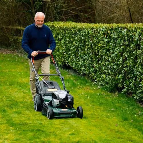 Webb 53cm Self Propelled Petrol Lawnmower with Alloy Deck and 70L Collection Bag in Green – 8