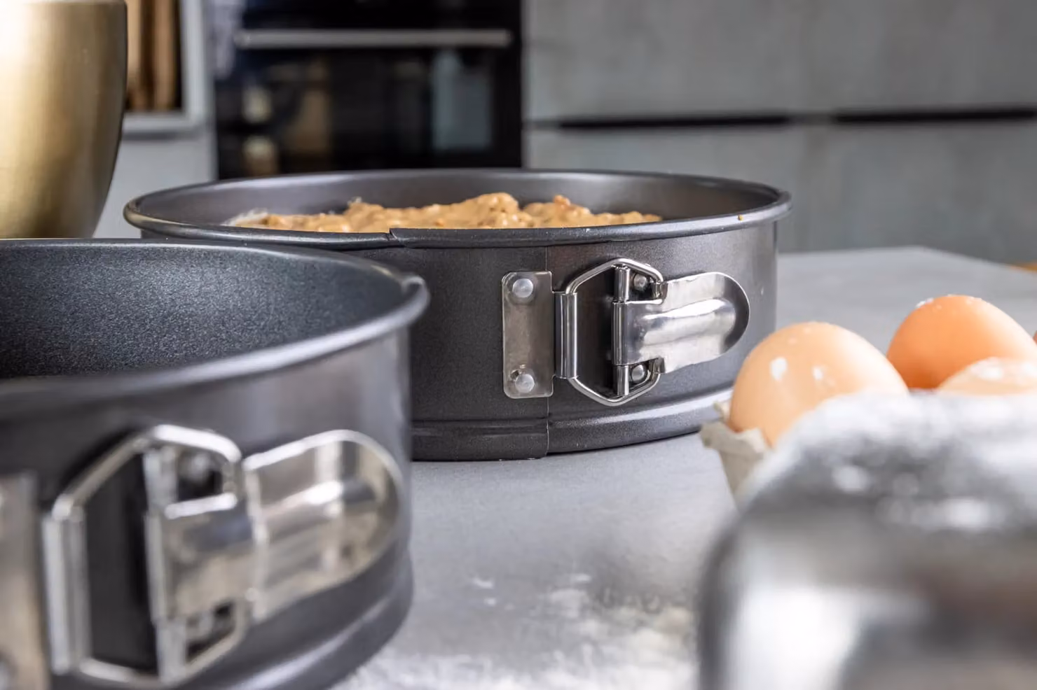 MasterClass 2pc Non-Stick Round Springform Cake Tin Set in Black Carbon Steel – 4
