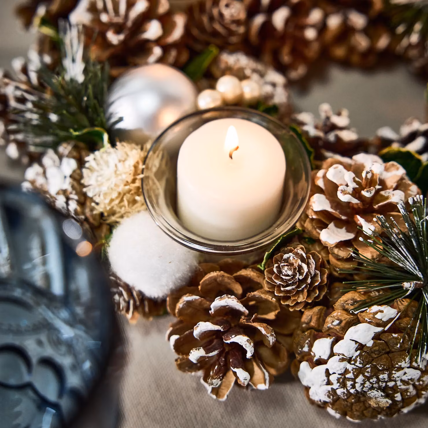 Dibor Silver Round Table Centrepiece Christmas Tealight Candle Holder in White, Diameter: 30 cm – 3