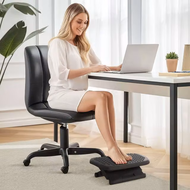 HOMCOM Adjustable Height and Angle Tilting Footrest in Black