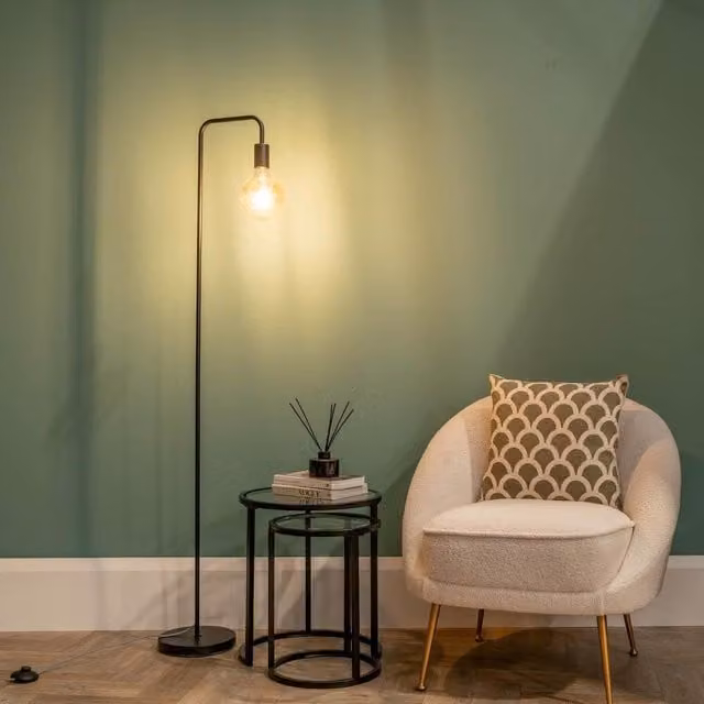 ValueLights Bronx Industrial Floor Lamp with Black Metal Curved Stem and Transparent Glass Sphere – 1