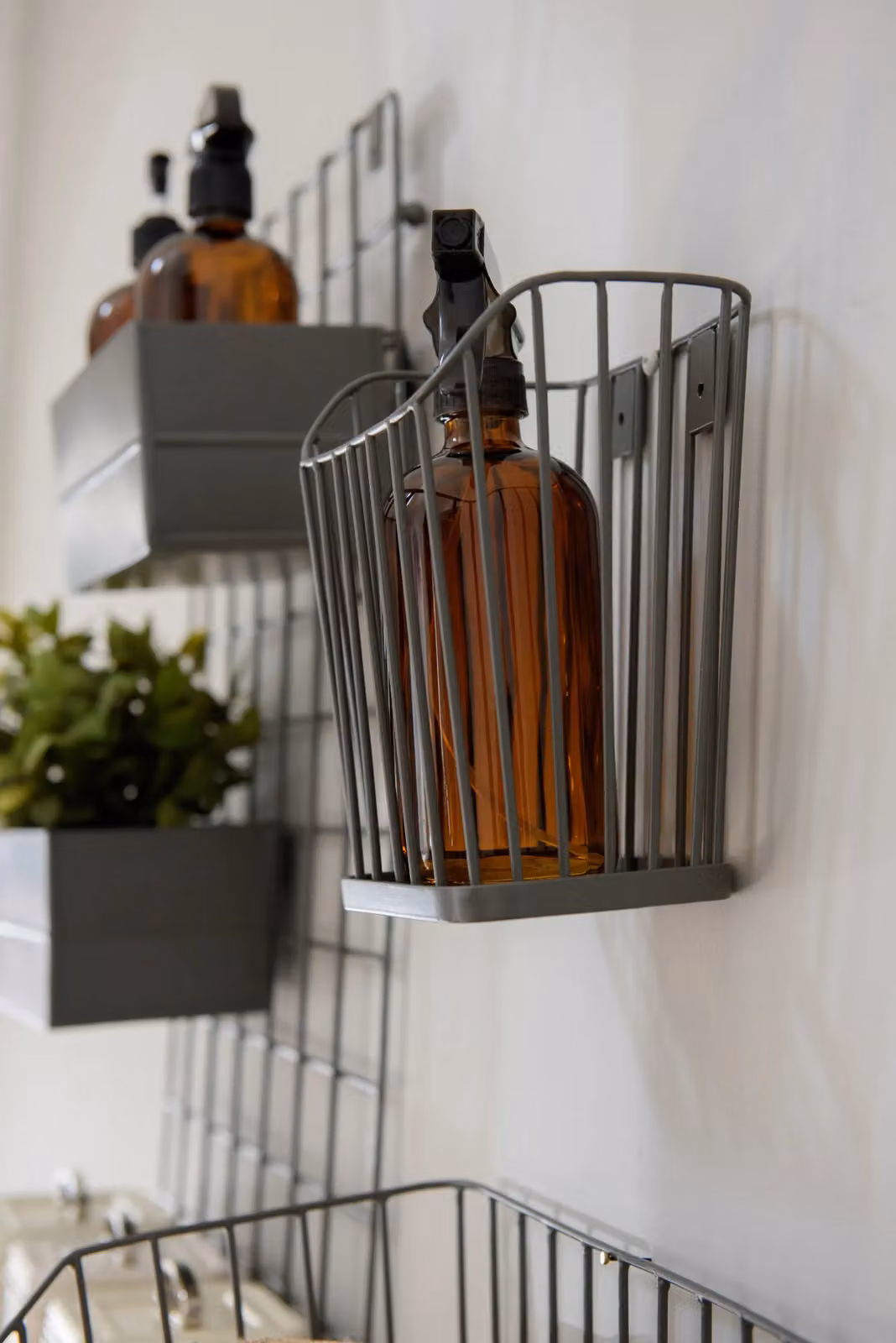 KitchenCraft Living Nostalgia Small Wire Storage Basket, W/D/H: 12 x 15.5 x 19 cm, Black or Grey – 6