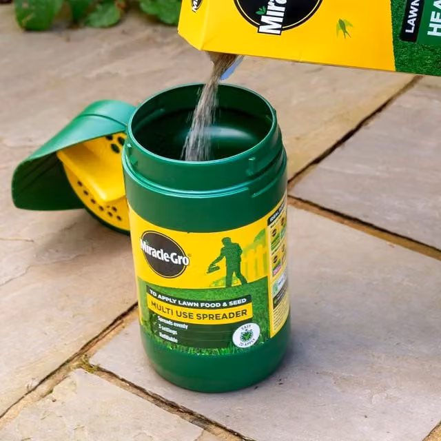 Miracle-Gro Green Manual Garden Hand Spreader Jug for Grass Seed and Plant Food