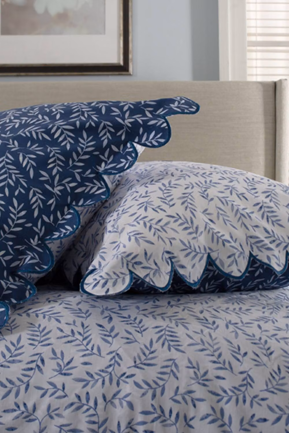 The Lyndon Company Ashling Garden Leaf Cotton Duvet Set and Pillowcase in Blue, Reversible Floral Design, W: 140 cm, L: 200 cm – 2