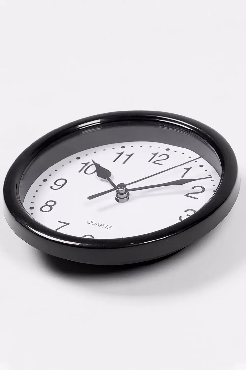OHS Basic Round Analogue Quartz Wall Clock in Black and White, Diameter: 14 cm – 4