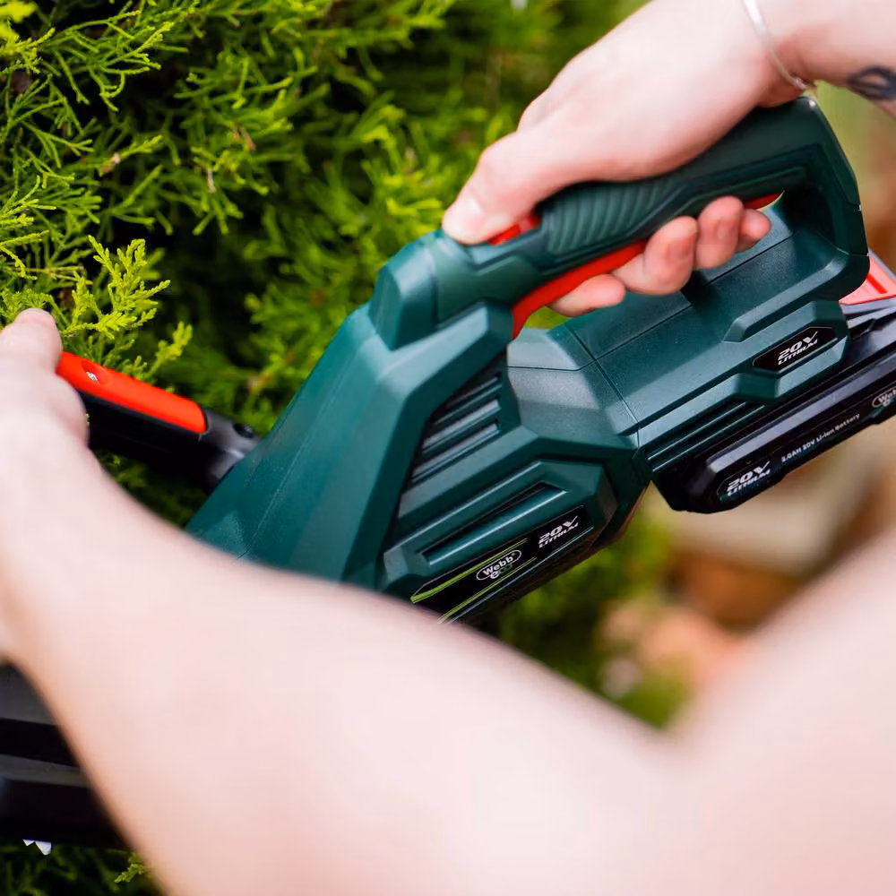 Webb 20V Cordless Reciprocating Hedge Trimmer with 2Ah Rechargeable Battery, Green – 2