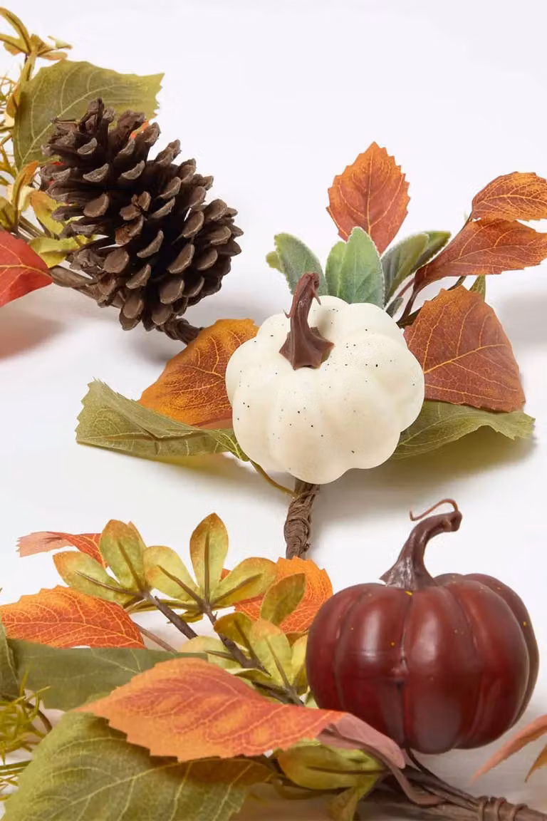 Homescapes Autumnal Artificial Pumpkin and Foliage Garland in Orange, Green and Multicolour, Length: 150 cm