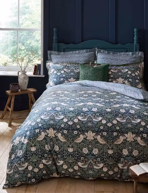 William Morris At Home Midnight Strawberry Thief Reversible Cotton Mako Satin Bedding Set in Petrol with Duvet Cover 90x190 cm and Pillowcase