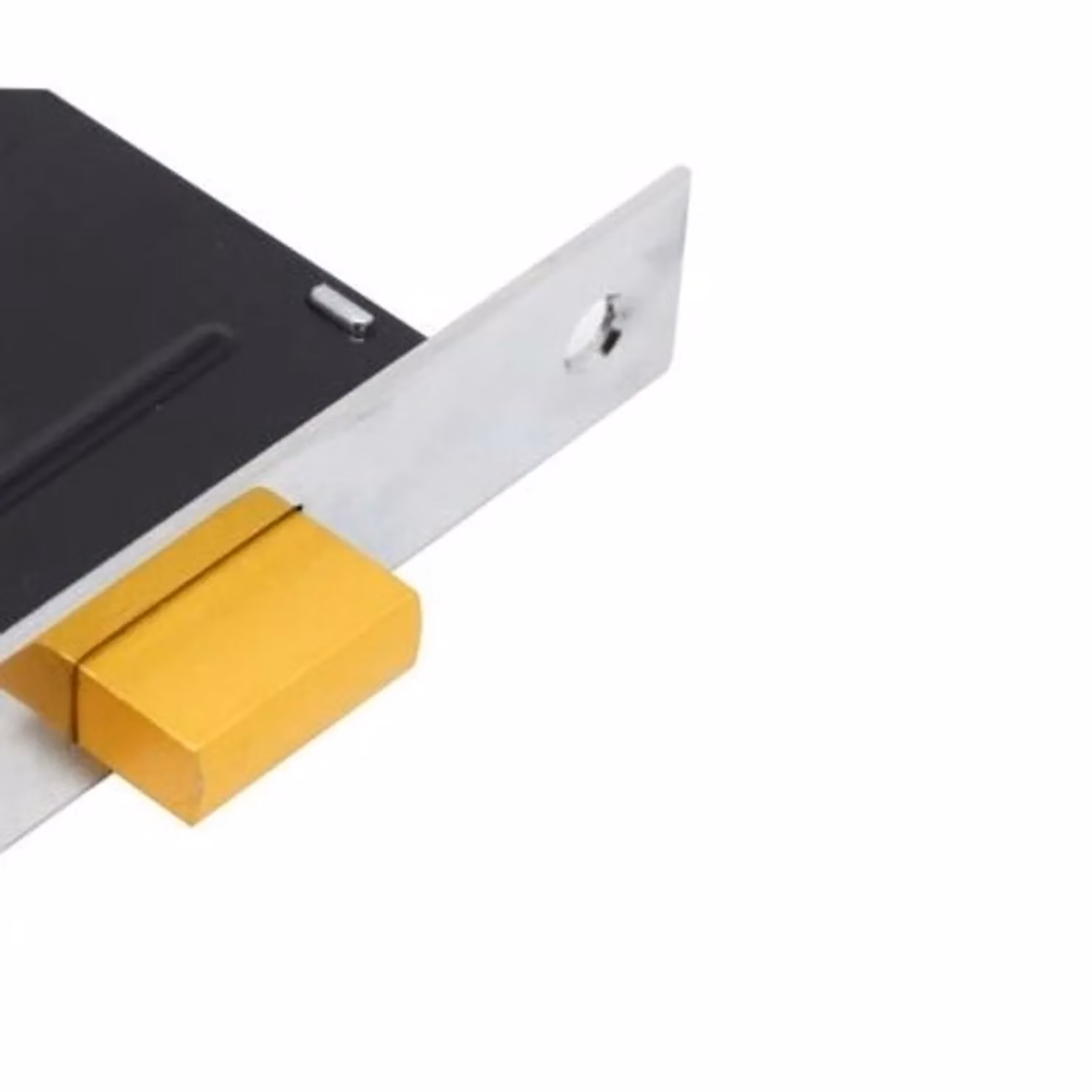 Yale Essentials 3 Lever Sashlock in Silver – 2