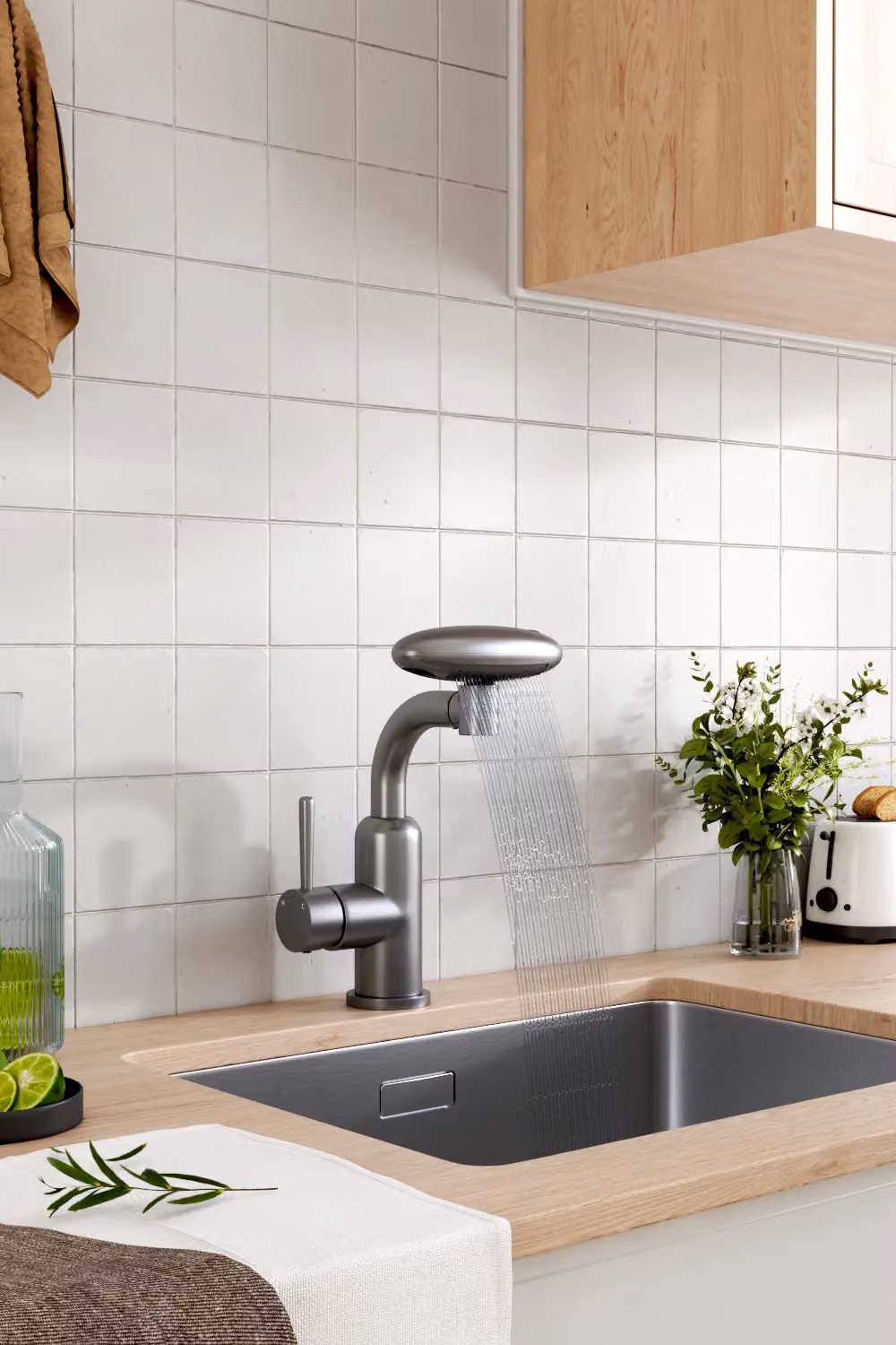 H&O Direct Grey Stainless Steel Retractable Kitchen Faucet with Pull-out Sprayer and Swivel Spout – 2
